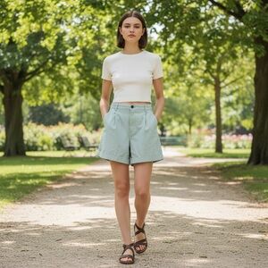 Everlane The Tourist Short, High Waist, Pleated, Rolled Cuffs~Ice Blue~Size 6